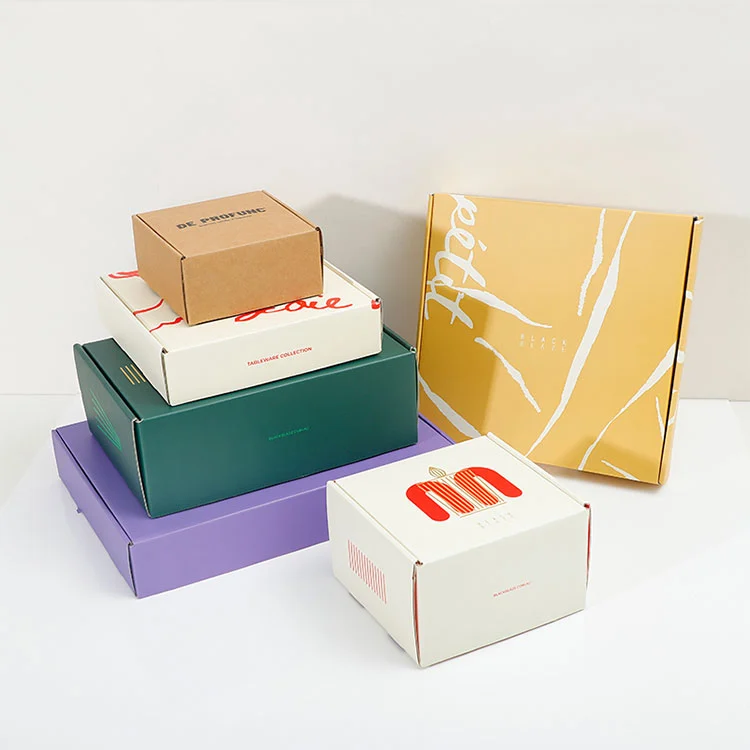 Briefkasten aus Wellpappe